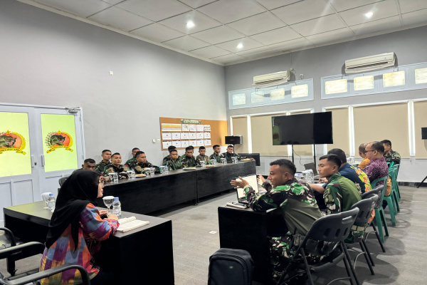 Jember, Obor Rakyat – Staf Yonif 515/UTY/9/2 Kostrad menerima kunjungan tim teknis dari Pemerintah Kabupaten Jember dalam rangka pelaksanaan Sosialisasi dan Bimbingan Teknis (Bimtek) aplikasi E-Katalog.