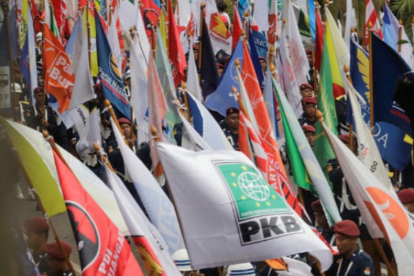 Bondowoso, Obor Rakyat – Wacana pembatasan masa jabatan ketua partai politik kembali mencuat ke ruang publik. Gagasan ini disebut-sebut sebagai salah satu upaya untuk meminimalisir praktik korupsi di tubuh partai sekaligus memperkuat kaderisasi yang berintegritas.