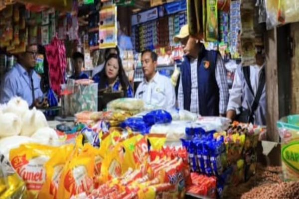 Pematangsiantar, Obor Rakyat — Polemik harga minyak goreng subsidi Minyakita kembali mencuat di Kota Pematangsiantar. Hanya sehari setelah pemerintah melakukan inspeksi mendadak (sidak), harga di lapangan justru masih melampaui Harga Eceran Tertinggi (HET).