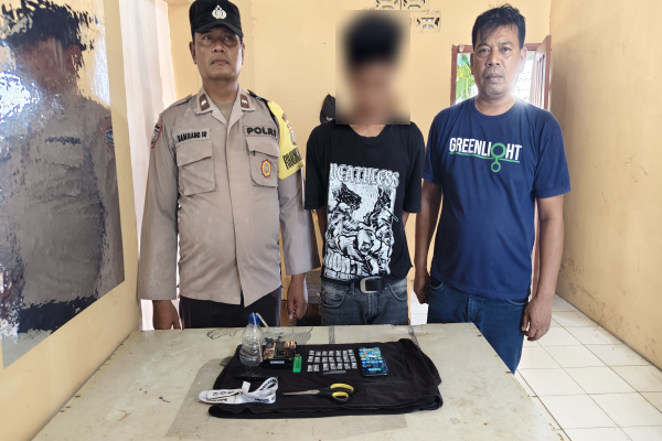 Simalungun, Obor Rakyat – Ketegasan aparat kepolisian kembali dibuktikan dalam upaya pemberantasan narkoba di wilayah hukum Kabupaten Simalungun. Kapolsek Dolok Batu Nanggar, AKP Gunawan Sembiring, menunjukkan komitmennya dengan mengungkap kasus penyalahgunaan narkotika jenis sabu di Kelurahan Serbelawan.