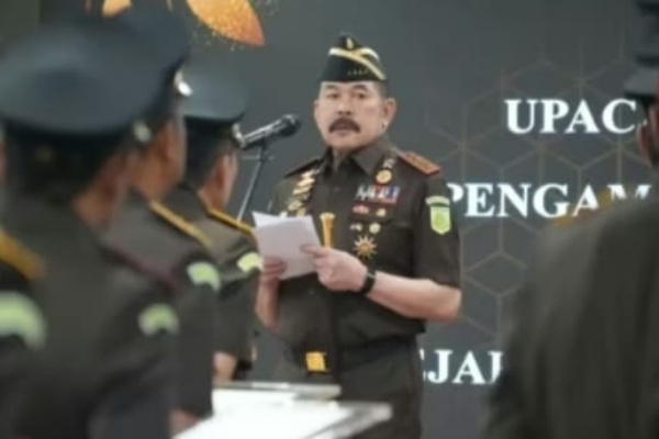Jakarta, Obor Rakyat — ST Burhanuddin menegaskan arah baru institusi Kejaksaan Agung dengan menekankan pentingnya transformasi kerja, penguatan integritas, serta adaptasi terhadap perkembangan teknologi dalam pelantikan puluhan pejabat strategis, Rabu (29/4/2026).