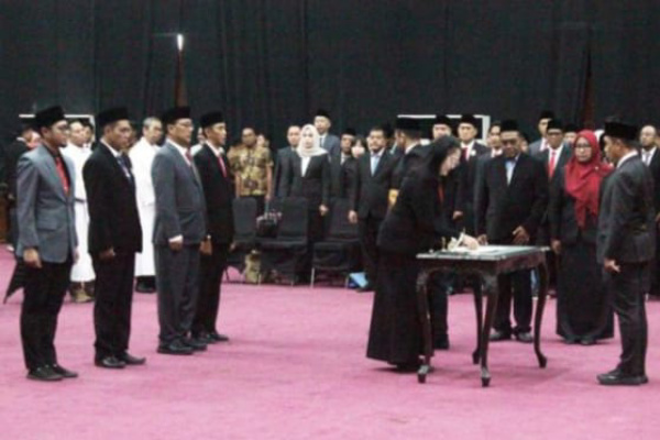 Pasuruan, Obor Rakyat – Pemerintah Kota (Pemkot) Pasuruan, Jawa Timur, melakukan mutasi besar-besaran terhadap 139 pegawai di lingkungan birokrasi.