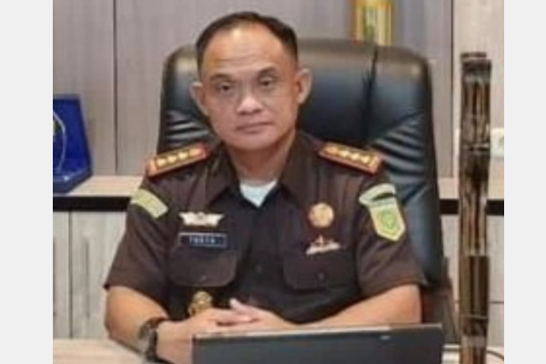 Jember, Obor Rakyat — Kejaksaan Negeri (Kejari) Jember resmi meningkatkan status penanganan perkara dugaan tindak pidana korupsi di Bank Jatim Cabang Pembantu Kalisat ke tahap penyidikan. Kasus ini berkaitan dengan pengelolaan keuangan periode 2023 hingga 2025, dengan estimasi kerugian negara mendekati Rp3 miliar.
