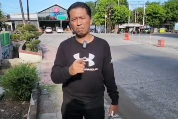 Situbondo, Obor Rakyat — Pernyataan pimpinan LSM SITI JENAR, Eko Febrianto, viral di media sosial (Medsos? setelah menyoroti hasil audit BPK RI terkait proyek jasa konstruksi di Kabupaten Situbondo.