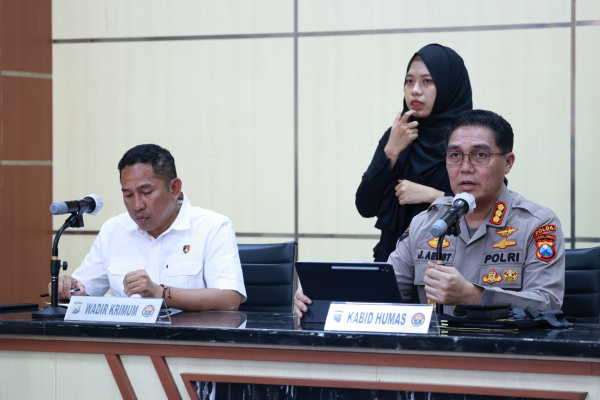 Surabaya, Obor Rakyat – Polda Jawa Timur (Jatim) berhasil mengungkap tindak pidana pencurian dengan pemberatan (curat) yang dilakukan oleh komplotan spesialis rumah kosong lintas provinsi.