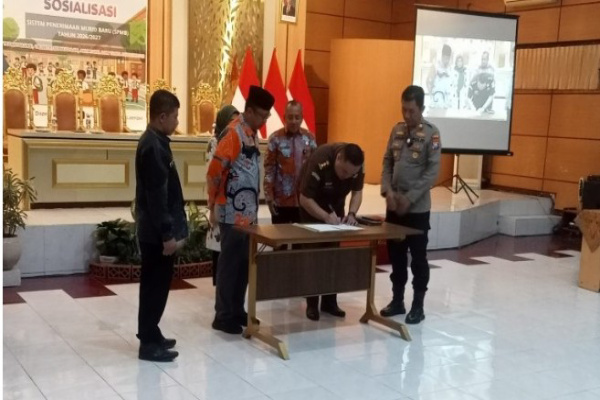 Jember, Obor Rakyat – Pemerintah Kabupaten (Pemkab) Jember melalui Dinas Pendidikan (Dispendik) menggelar Sosialisasi Sistem Penerimaan Murid Baru (SPMB) Tahun Ajaran 2026/2027 untuk jenjang TK, SD, dan SMP.