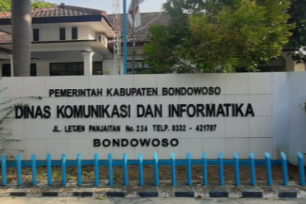 Bondowoso, Obor Rakyat – Ketua DPC BaraNusa (Barisan Rakyat Nusantara) Bondowoso, Edi Junaedi atau yang akrab disapa Bang Juned, kembali menyoroti pola kerja sama antara Dinas Komunikasi dan Informatika (Diskominfo) Kabupaten Bondowoso dengan sejumlah media.