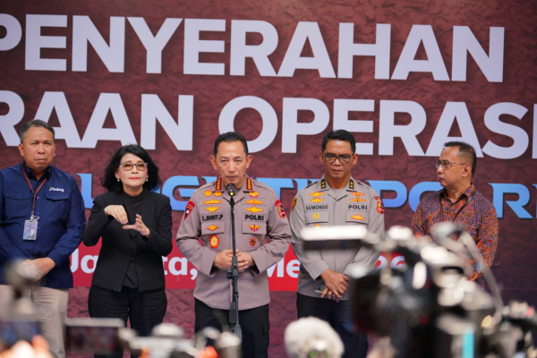 Jakarta, Obor Rakyat - Listyo Sigit Prabowo menegaskan komitmennya untuk memperkuat perlengkapan dan peralatan personel Kepolisian Republik Indonesia (Polri) guna meningkatkan keamanan masyarakat serta mendukung optimalisasi tugas anggota di lapangan.