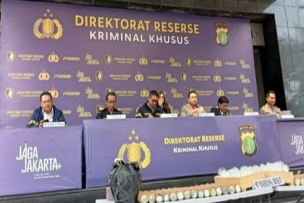 Jakarta, Obor Rakyat – Polda Metro Jaya membongkar kasus penyelundupan merkuri ilegal seberat 760 kilogram yang hendak dikirim ke Filipina melalui Pelabuhan Tanjung Priok, Jakarta Utara.
