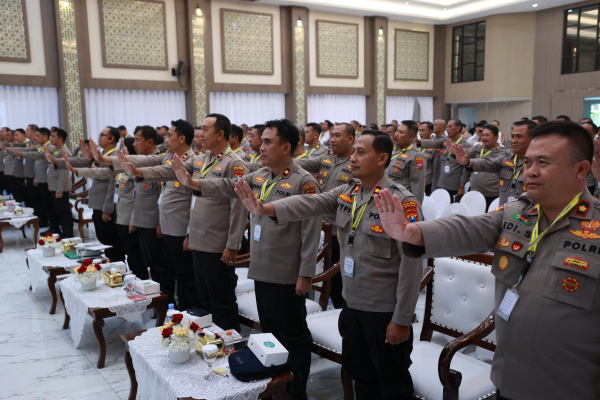Surabaya, Obor Rakyat – Polda Jawa Timur menegaskan komitmennya membangun budaya integritas dan pencegahan korupsi di lingkungan kepolisian melalui Pelatihan Tata Nilai, Penguatan Integritas, dan Anti Korupsi (Pelatnas) yang digelar di Gedung Mahameru, Selasa (12/5/2026).