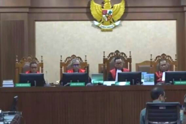 Jakarta, Obor Rakyat — Mantan Menteri Pendidikan, Kebudayaan, Riset, dan Teknologi (Mendikbudristek), Nadiem Makarim, dituntut membayar uang pengganti senilai Rp5,6 triliun dalam perkara dugaan korupsi pengadaan Chromebook dan Chrome Device Management (CDM) tahun anggaran 2020–2022.
