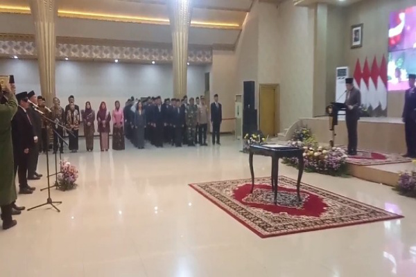 Jember, Obor Rakyat - Bupati Jember, Muhammad Fawait resmi melantik jajaran direksi baru Perumda Perkebunan Kahyangan Jember tahun 2026 di Pendopo Wahyawibawagraha, Rabu (13/5/2026).
