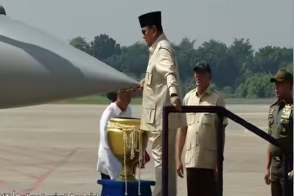 Jakarta, Obor Rakyat — Presiden Prabowo Subianto secara resmi menyerahkan sejumlah alat utama sistem persenjataan (alutsista) baru kepada Tentara Nasional Indonesia (TNI) dalam seremoni di Jakarta, Senin (18/05/2026).