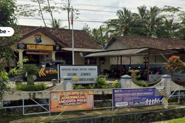 Jember, Obor Rakyat – Gerak cepat Unit Reskrim Polsek Sumberjambe, Polres Jember, dalam mengungkap kasus dugaan penggelapan dan atau pencurian sebuah handy talky (HT) patut diapresiasi. Dalam waktu singkat, polisi berhasil mengamankan dua orang terduga pelaku beserta sejumlah barang bukti.