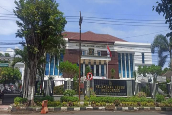 Bondowoso, Obor Rakyat – Program kredit porang yang melibatkan puluhan petani di Desa Jetis, Kecamatan Curahdami, Kabupaten Bondowoso, kini menjadi perhatian aparat penegak hukum.