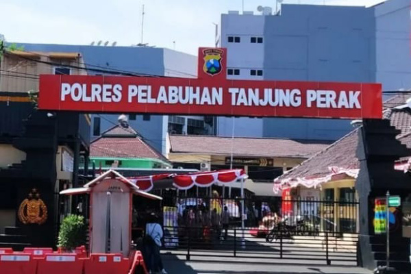 Surabaya, Obor Rakyat – Dugaan penyalahgunaan wewenang mencuat di lingkungan Satresnarkoba Polres Pelabuhan Tanjung Perak, Surabaya. Isu adanya aliran dana sebesar Rp40 juta dalam proses penyelesaian perkara narkotika menyeret nama salah satu anggota kepolisian setempat.