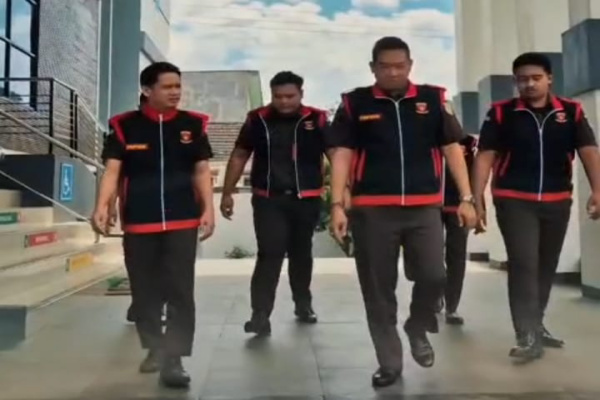 Bondowoso, Obor Rakyat - Kejaksaan Negeri (Kejari) Bondowoso resmi meningkatkan penanganan kasus dugaan korupsi dana hibah Tahun Anggaran 2021–2022 ke tahap penyidikan, Senin (25/5/2026).