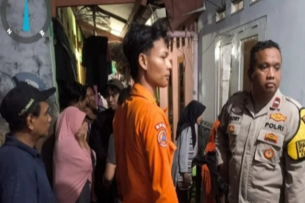 Jakarta, Obor Rakyat — Peristiwa tragis terjadi di Kelurahan Lubang Buaya, Kecamatan Cipayung, Jakarta Timur, Senin (25/5/2026) sore. Dua bocah kakak beradik dilaporkan meninggal dunia setelah terseret arus selokan saat hujan deras mengguyur kawasan tersebut.