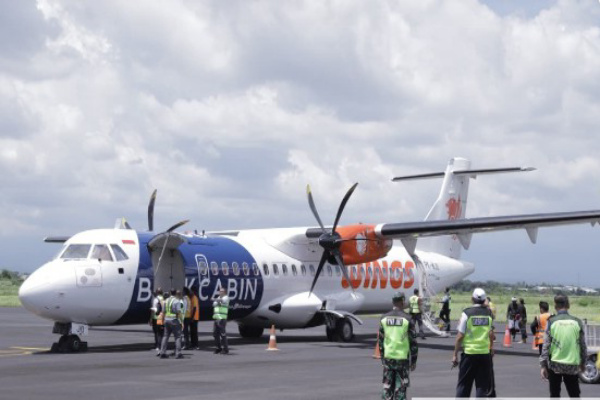 Jember, Obor Rakyat - Jember perlahan menegaskan posisinya sebagai salah satu simpul pertumbuhan ekonomi baru di kawasan timur Jawa Timur. Di tengah meningkatnya investasi, ekspor komoditas unggulan, serta mobilitas masyarakat yang semakin tinggi, konektivitas udara kembali hadir sebagai penanda penting arah pembangunan daerah.