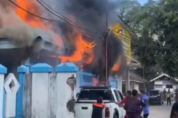 Gowa, Obor Rakyat —Kebakaran hebat melanda Rumah Sakit Umum Daerah (RSUD) Syekh Yusuf, Kabupaten Gowa, Sulawesi Selatan, Jumat siang (29/5/2026), tepat saat masyarakat tengah melaksanakan ibadah Salat Jumat.