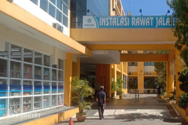 Jember, Obor Rakyat – Semangat berbagi dan meneladani pengorbanan Nabi Ibrahim AS kembali diwujudkan oleh keluarga besar Rumah Sakit (RS) Bina Sehat Jember pada peringatan Hari Raya Idul Adha 1447 Hijriah. Melalui kegiatan kurban, rumah sakit tersebut menyembelih tujuh ekor sapi dan dua ekor kambing yang akan didistribusikan kepada sekitar 2.000 penerima manfaat.
