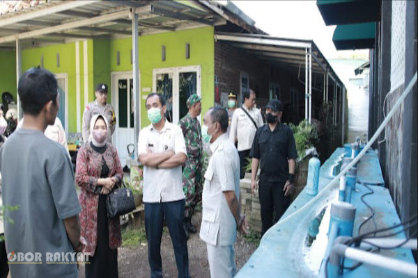 Jember, Obor Rakyat – Tim Supervisi Pemetaan Potensi Masalah Satuan Pelayanan Pemenuhan Gizi (SPPG) menemukan sejumlah pelanggaran standar operasional prosedur (SOP) dalam pelaksanaan Program Makan Bergizi Gratis (MBG) di Kabupaten Jember.