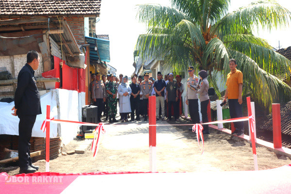 Banyuwangi, Obor Rakyat – Dalam rangka memperingati Hari Bhayangkara ke-80 Tahun 2026, Polresta Banyuwangi meresmikan Renovasi Jembatan Merah Putih “Presisi” yang berlokasi di Dusun Krajan, Desa Watukebo, Kecamatan Blimbingsari, Banyuwangi, Jumat (29/5/2026).