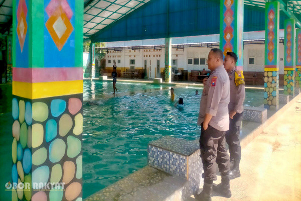 Bondowoso, Obor Rakyat – Jajaran Polsek Curahdami Polres Bondowoso menggelar patroli keamanan dan ketertiban masyarakat (Kamtibmas) di kawasan wisata Kolam Renang Patria Qur'ani, Desa Curahpoh, Kecamatan Curahdami, Kabupaten Bondowoso, Senin (1/6/2026).