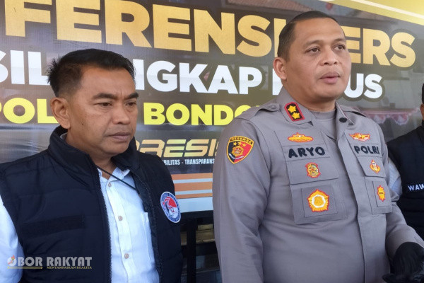 Bondowoso, Obor Rakyat – Dunia pendidikan di Kabupaten Bondowoso kembali tercoreng. Seorang oknum guru Pegawai Pemerintah dengan Perjanjian Kerja (PPPK) berinisial FYA yang bertugas di Kecamatan Prajekan ditetapkan sebagai tersangka kasus peredaran narkotika jenis sabu oleh Satuan Reserse Narkoba (Satresnarkoba) Polres Bondowoso.