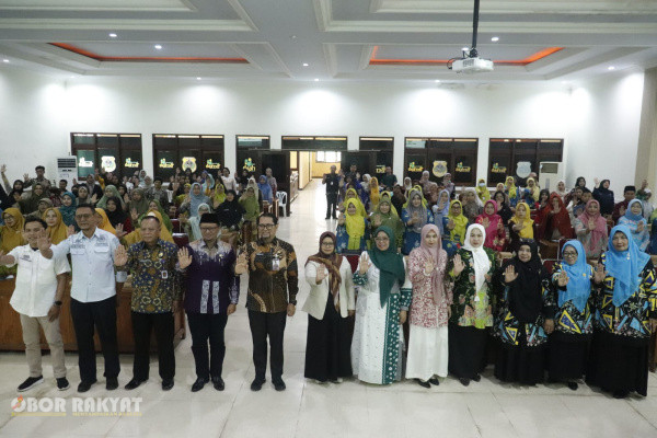 Bondowoso, Obor Rakyat – Komitmen Pemerintah Kabupaten (Pemkab) Bondowoso dalam memperkuat perlindungan terhadap perempuan dan anak terus mendapat dukungan dari berbagai pihak. Salah satunya datang dari Asosiasi Aliansi Jurnalis Independen Bondowoso (AJIB) yang menegaskan kesiapannya mendukung upaya pemerintah melalui penerapan kode etik jurnalistik dalam pemberitaan kasus kekerasan.