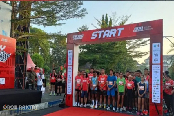 Jember, Obor Rakyat – Ribuan peserta dari kalangan Generasi Z dan Generasi Alpha memadati gelaran Soekarno Fun Run 2026 yang diselenggarakan DPC PDI Perjuangan Kabupaten Jember dalam rangka memperingati Bulan Bung Karno, Minggu (14/6/2026).