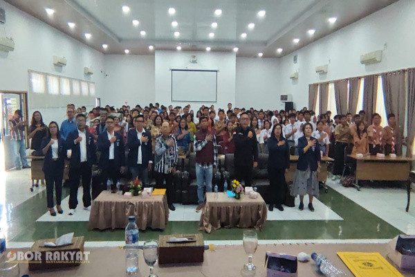 Pematangsiantar, Obor Rakyat – Kepala Satuan Reserse Narkoba (Kasatresnarkoba) Polres Pematangsiantar, AKP Irwanta Sembiring, SH., MH., menghadiri sekaligus menjadi narasumber dalam Seminar Anti Narkoba yang diselenggarakan Dewan Pimpinan Cabang (DPC) Persatuan Inteligensia Kristen Indonesia (PIKI) Kota Pematangsiantar, Sabtu (13/6/2026), di Ruang Serbaguna Pemerintah Kota Pematangsiantar.