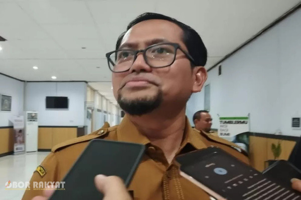 Sekretaris Daerah (Sekda) Kabupaten Bondowoso, Fathur Rozi, menyampaikan apresiasi strategis kepada Panitia Khusus (Pansus) DPRD Bondowoso atas kompilasi gagasan dan rekomendasi konstruktif dalam pembahasan transisional Perusahaan Umum Daerah Air Minum (Perumdam) Tirta Ijen.