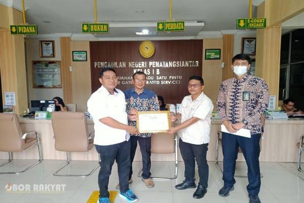 Pematangsiantar, Obor Rakyat – Komitmen untuk mewujudkan sistem peradilan yang bersih, transparan, dan akuntabel terus disuarakan oleh elemen masyarakat. Kongres Pemberantasan Korupsi Manipulatif Rakyat Indonesia (KPKM-RI) kembali melaksanakan audiensi bersama Pengadilan Negeri (PN) Pematangsiantar pada Jumat (19/6/2026) pukul 14.00 WIB.