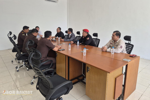Banyuwangi, Obor Rakyat – Lembaga Swadaya Masyarakat (LSM) Harimau Banyuwangi melakukan kunjungan silaturahmi ke Kantor Kejaksaan Negeri (Kejari) Banyuwangi pada Senin (22/6/2026) pagi.