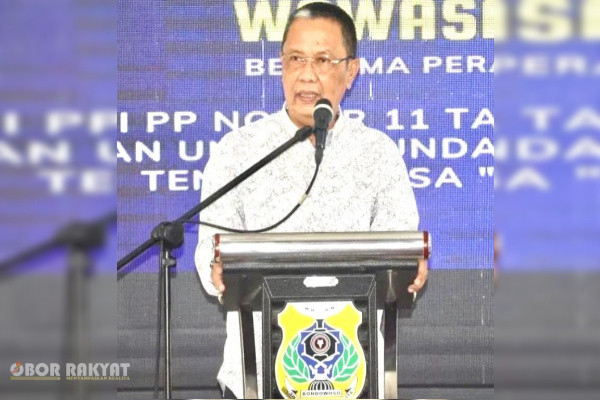 Bondowoso, Obor Rakyat – Proyek rekonstruksi Jembatan Sentong di Kabupaten Bondowoso kini tengah berada di bawah lensa kritis publik. Mega proyek yang didanai oleh Pemerintah Provinsi (Pemprov) Jawa Timur dengan pagu anggaran mencapai Rp17,5 miliar ini menyisakan persoalan sistemik.