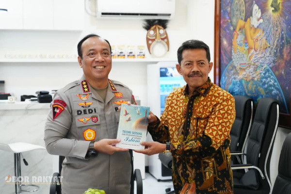 Jakarta, Obor Rakyat – Beragam perspektif akademik, kebijakan, dan pengalaman lapangan bertemu dalam kegiatan bedah buku “Mengawal Pangan Menuai Aman” yang digelar di Lobby Pusat Studi Kepolisian STIK-PTIK, Jakarta Selatan, Rabu (24/6/2026).