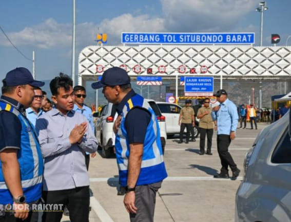 Situbondo, Obor Rakyat — Wakil Presiden Republik Indonesia, Gibran Rakabuming Raka, melakukan kunjungan kerja langsung untuk meninjau progres pembangunan Jalan Tol Probolinggo–Situbondo–Banyuwangi (Prosiwangi).
