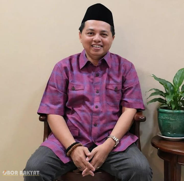 ​Situbondo, Obor Rakyat – Tokoh agama sekaligus penulis buku, HRM Khalilur R Abdullah Sahlawiy, memberikan catatan kritis dan mendalam terkait rentetan gesekan yang kerap terjadi antarlembaga penegak hukum di Indonesia.