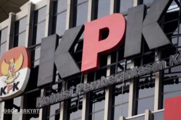 Jakarta, Obor Rakyat – Komisi Pemberantasan Korupsi (KPK) kembali melancarkan Operasi Tangkap Tangan (OTT). Kali ini, operasi senyap lembaga antirasuah tersebut menyasar wilayah Sumatera Utara dan menjaring sejumlah pihak, termasuk Bupati Langkat, Syah Afandin.