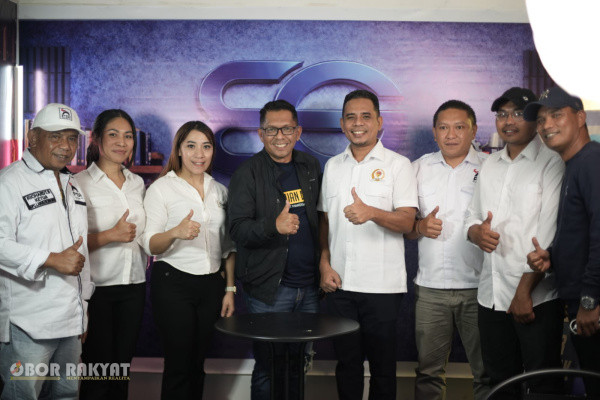​Ruteng, Obor Rakyat – Anggota DPRD Provinsi Nusa Tenggara Timur (NTT) dari Fraksi Partai Solidaritas Indonesia (PSI), Junaidin, menegaskan bahwa idealisme dan pragmatisme dalam dunia politik tidak boleh saling menegasikan. Sebaliknya, kedua instrumen tersebut harus berjalan beriringan dengan satu tujuan mutlak, yaitu keberpihakan penuh kepada kepentingan masyarakat.