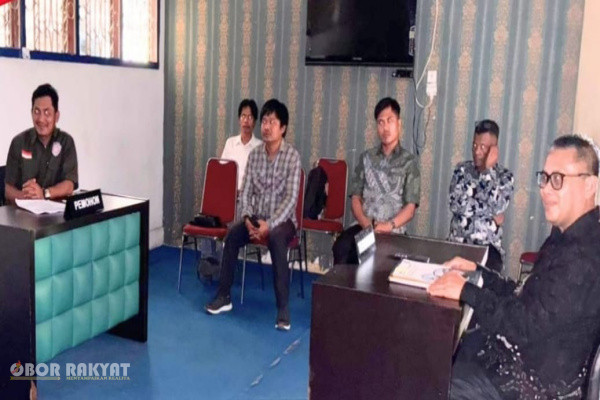 Medan, Obor Rakyat – Komisi Informasi Provinsi Sumatera Utara kembali menggelar sidang lanjutan sengketa informasi publik antara Dewan Pimpinan Nasional Lembaga Hukum dan Lingkungan (BAKUMKU) dengan Badan Pengelola Keuangan dan Pendapatan Daerah (BPKPD) Kabupaten Simalungun di Kantor Komisi Informasi Provinsi Sumatera Utara, Jalan Alfalah, Medan, Selasa (7/7/2026).