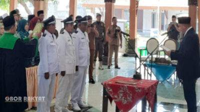 Situbondo, Obor Rakyat – Bupati Situbondo, Yusuf Rio Wahyu Prayogo, resmi melantik dan mengambil sumpah jabatan tiga Kepala Desa (Kades) hasil Pemilihan Antar Waktu (PAW) di Pendopo Rakyat Situbondo.