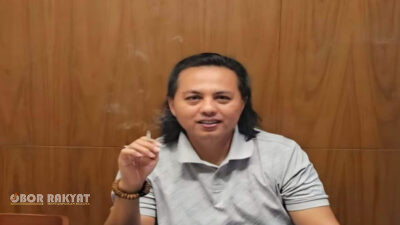 Situbondo, Obor Rakyat - Dua hari lalu, dalam Simposium Nasional Outlook Kejahatan Sumber Daya Alam dan Lingkungan Hidup (SDA-LH) 2026–2030 yang digelar Auriga Nusantara di Jakarta, Direktur Tindak Pidana Tertentu Bareskrim Polri, Brigjen Pol. Moh. Irhamni, menyampaikan satu penegasan yang penting: kejahatan di sektor sumber daya alam kini semakin terorganisasi, memanfaatkan celah regulasi, dan karena itu tidak bisa lagi dihadapi dengan pendekatan konvensional yang bersifat reaktif. Penegakan hukum, kata beliau, harus kolaboratif, terpadu, dan berbasis data.