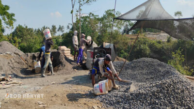 Bondowoso, Obor Rakyat – Pelaksanaan proyek infrastruktur jembatan gantung yang menghubungkan Desa Gentong (Kecamatan Tamankrocok) dengan Desa Cindogo (Kecamatan Tapen) di Kabupaten Bondowoso kini tengah menuai sorotan tajam dari publik.