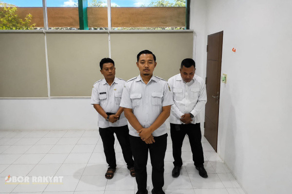 ​Bondowoso, Obor Rakyat — Pemerintah Kabupaten (Pemkab) Bondowoso mengambil tindakan korektif mendasar menyusul eskalasi polemik digital terkait penayangan rekaman video sisa makanan Program Makan Bergizi Gratis (MBG) di MTsN 4 Bondowoso.