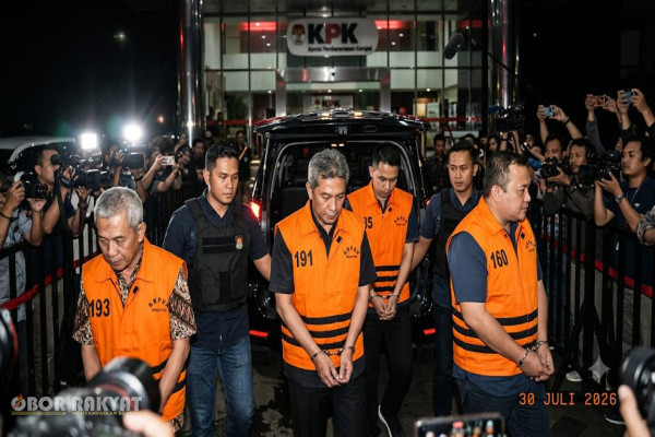 ​Jakarta, Obor Rakyat – Komisi Pemberantasan Korupsi (KPK) menetapkan empat orang sebagai tersangka dalam kasus dugaan tindak pidana korupsi yang menjerat Bupati Pemalang, Jawa Tengah, Anom Widiyantoro.