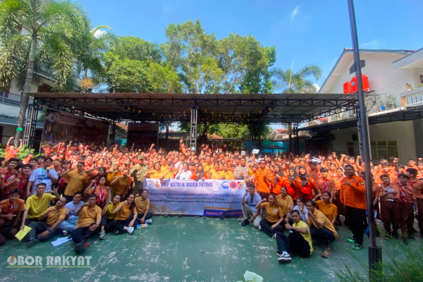 Jember, Obor Rakyat – Kesiapsiagaan menghadapi bencana tidak cukup dipelajari saat keadaan darurat terjadi. Karena itu, Badan Penanggulangan Bencana Daerah (BPBD) Kabupaten Jember terus mendorong lahirnya budaya sadar bencana sejak lingkungan sekolah melalui Program Satuan Pendidikan Aman Bencana (SPAB).