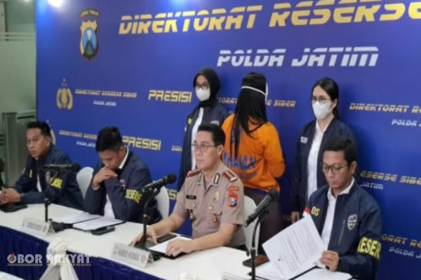 Surabaya, Obor Rakyat – Direktorat Reserse Siber (Ditressiber) Polda Jawa Timur berhasil membongkar kasus penipuan online jaringan antarpulau berlagak promo emas murah.