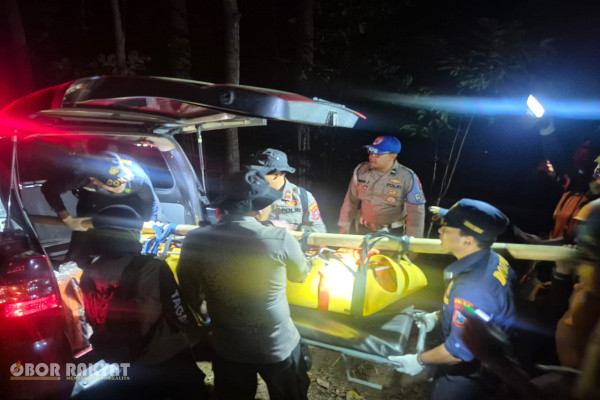 ​Bondowoso, Obor Rakyat — Tim SAR gabungan berhasil menuntaskan misi kemanusiaan evakuasi dua jenazah korban di jalur pendakian Gunung Piramid, Kecamatan Curahdami, Kabupaten Bondowoso, Jawa Timur, Rabu (5/8/2026) malam.